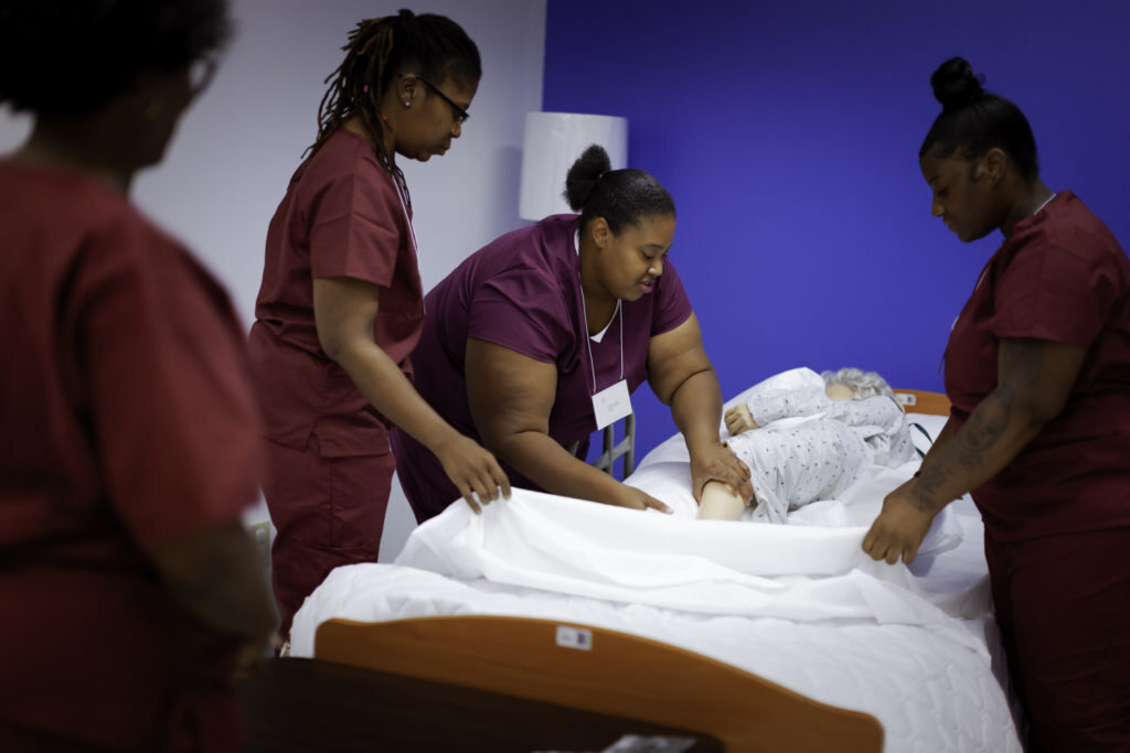 4 women CNA students training